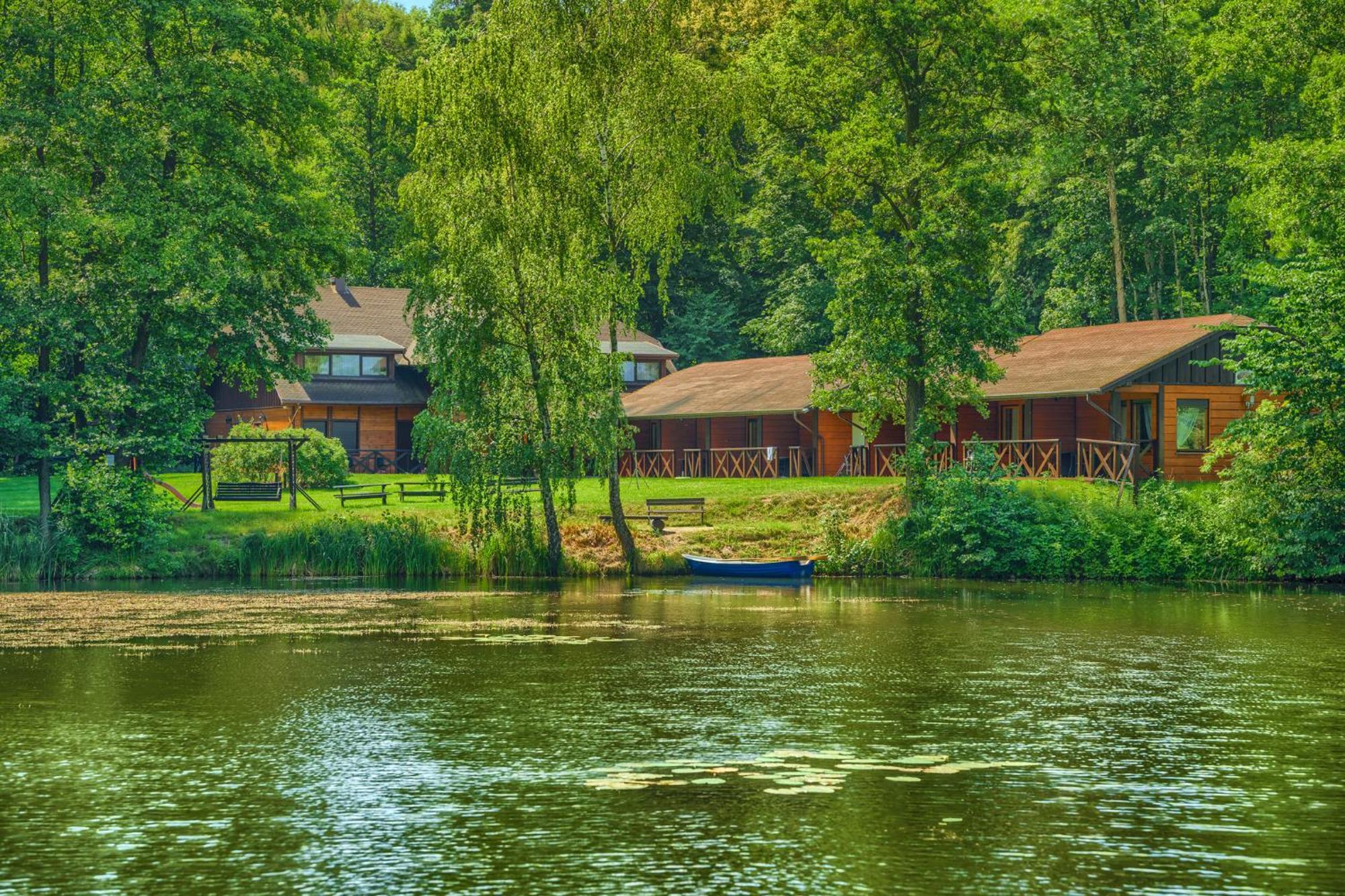 Hotel Dworek Wapionka Gorzno  Exterior photo